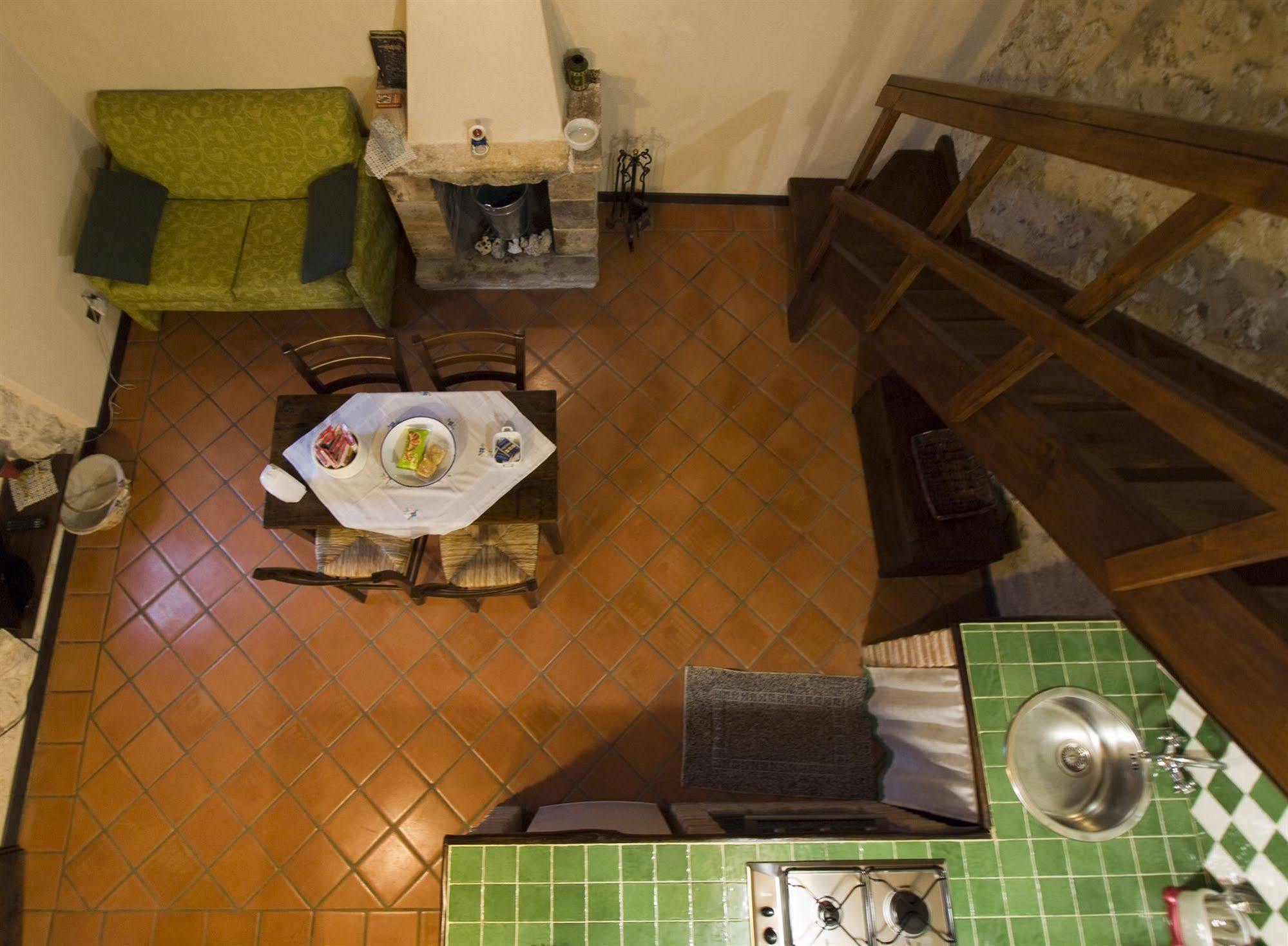 La Casa Su Le Dimore Del Borgo Santo Stefano Di Sessanio Exterior foto