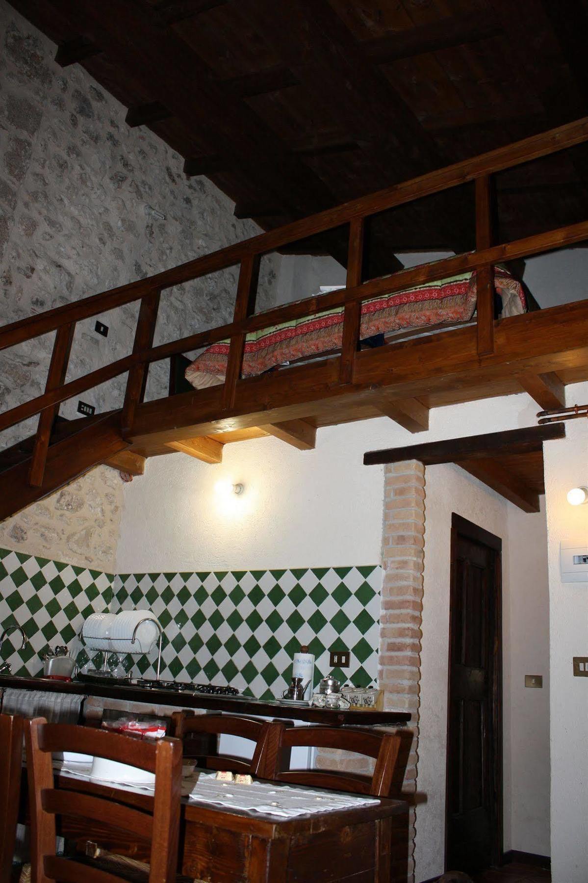 La Casa Su Le Dimore Del Borgo Santo Stefano Di Sessanio Exterior foto