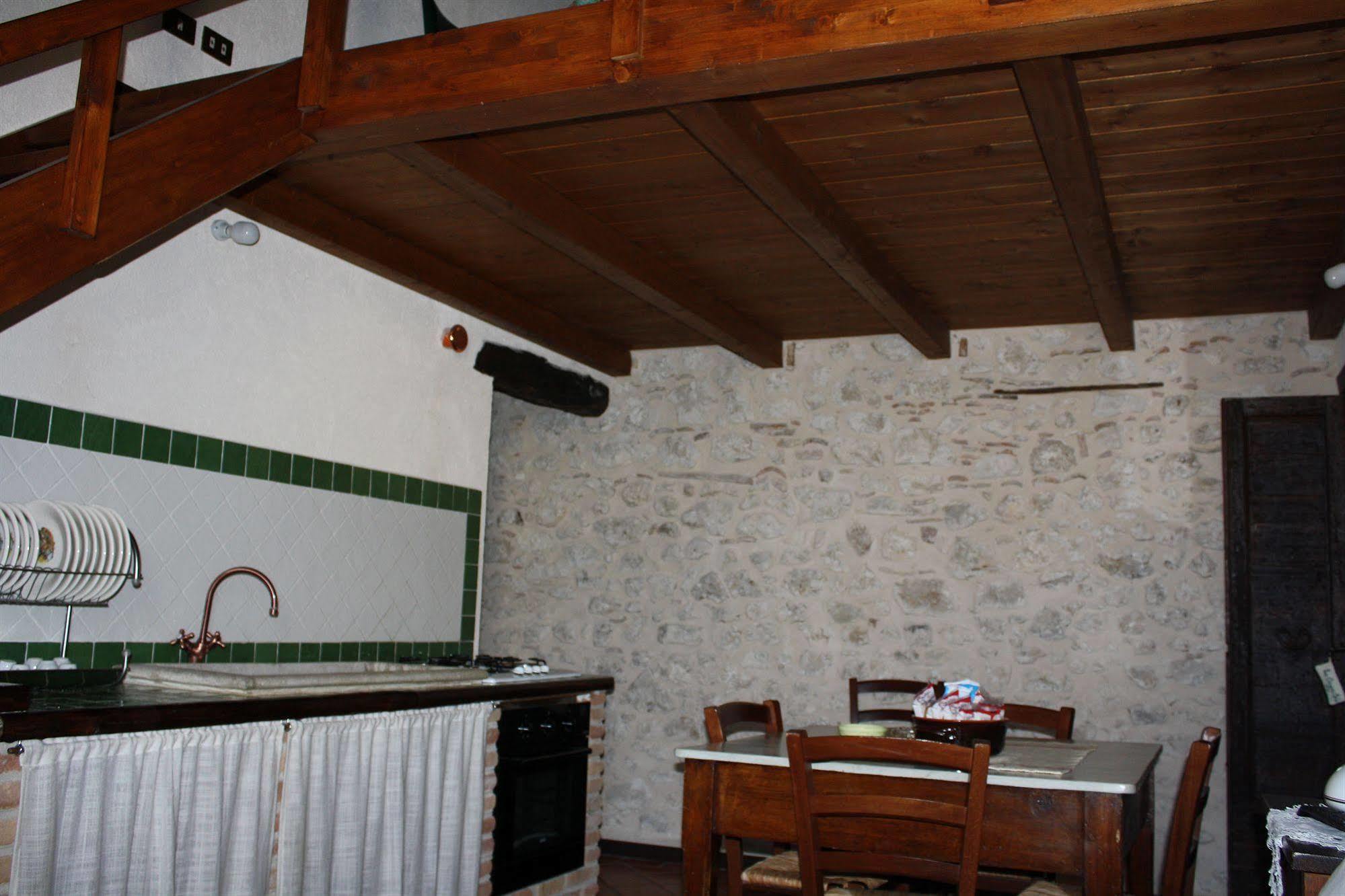 La Casa Su Le Dimore Del Borgo Santo Stefano Di Sessanio Exterior foto