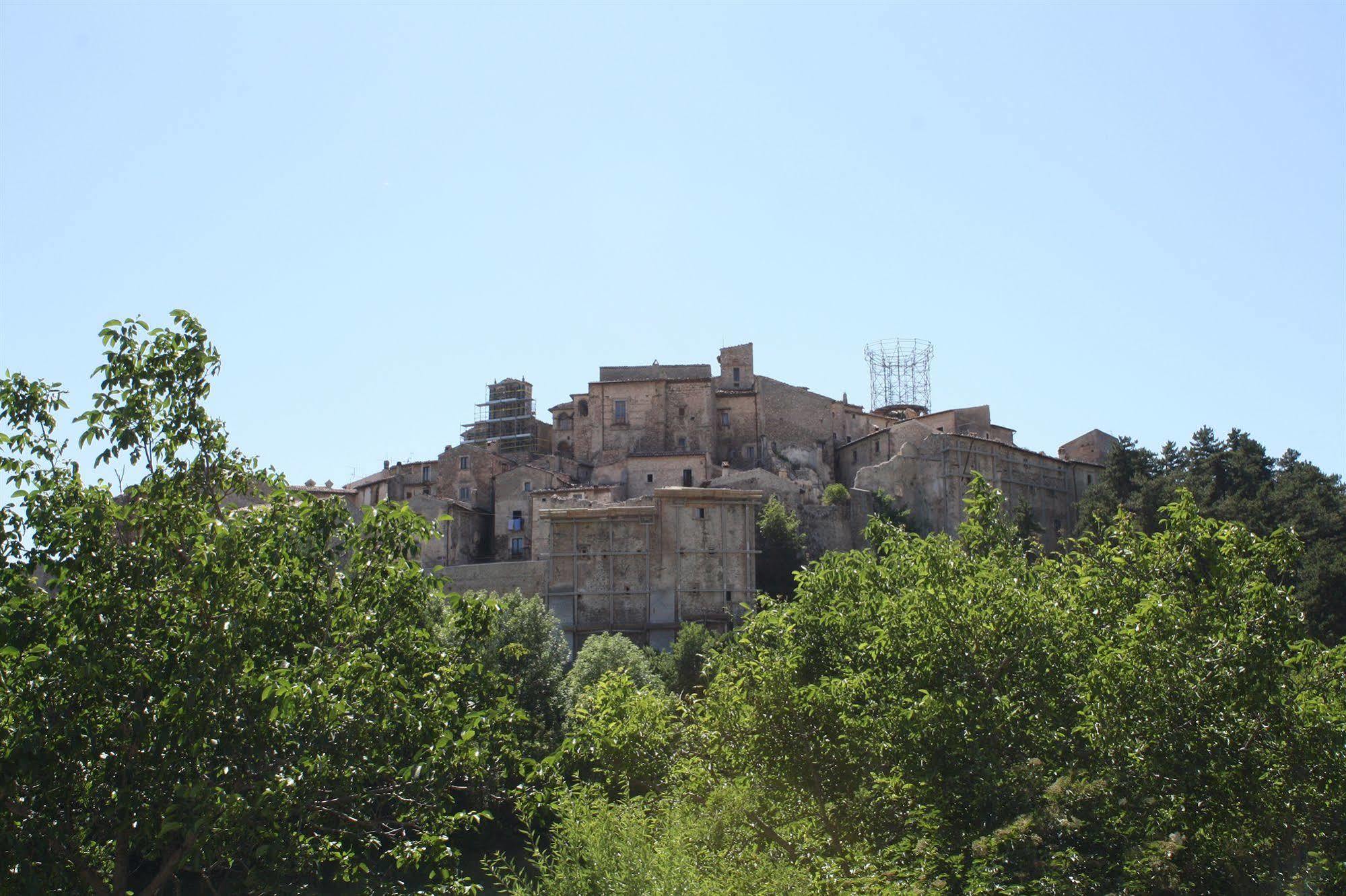 La Casa Su Le Dimore Del Borgo Santo Stefano Di Sessanio Exterior foto