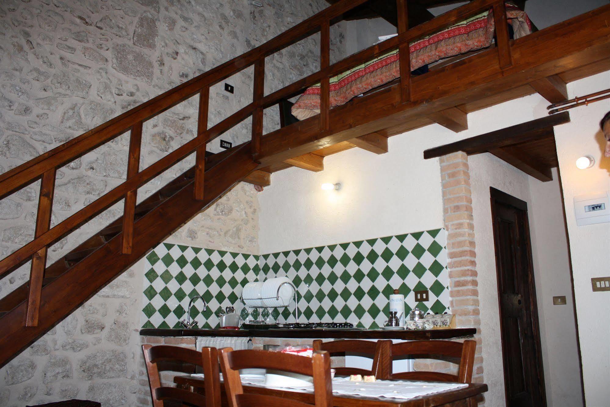La Casa Su Le Dimore Del Borgo Santo Stefano Di Sessanio Exterior foto